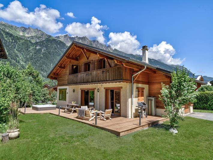 Chalet pour 8 personnes, avec terrasse ainsi que jacuzzi et jardin à Chamonix-Mont-Blanc