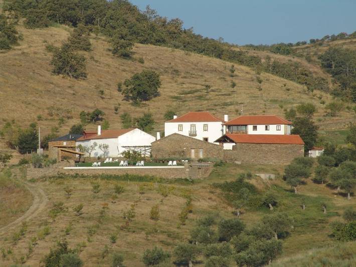 Location de vacances pour 2 personnes, avec Terrasse et Jardin ainsi que Piscine et Vue à Valpaços