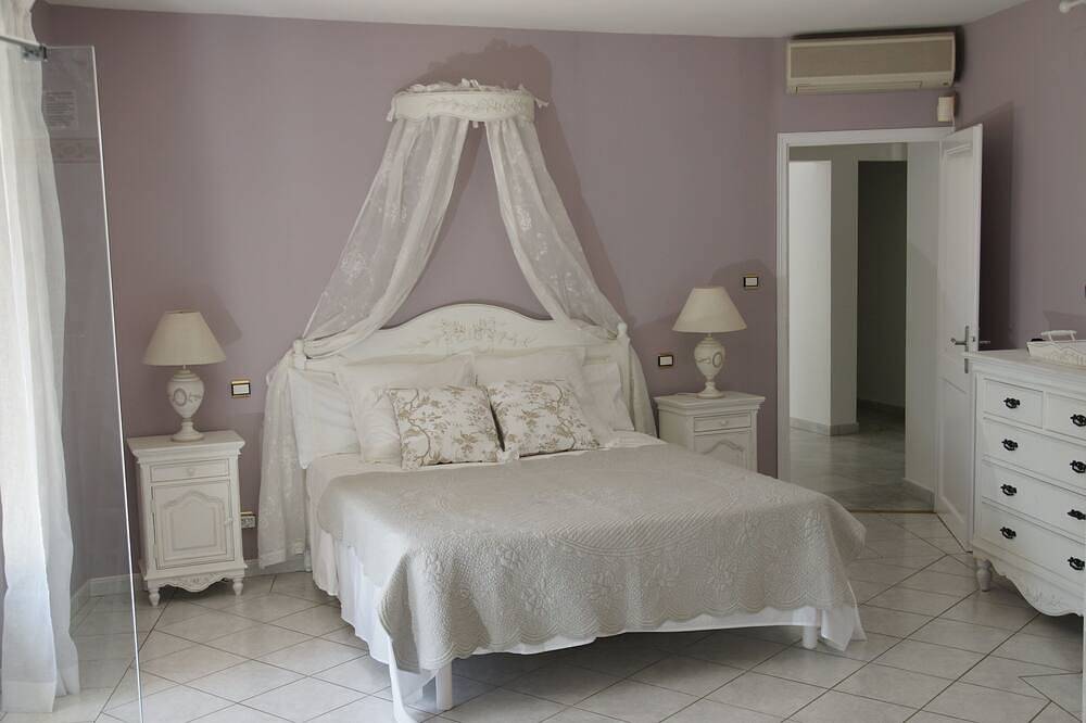 Villa with private pool & jacuzzi - Absolute tranquility - Avignon-Uzès-Nîmes triangle in Connaux, Nimes und Umgebung