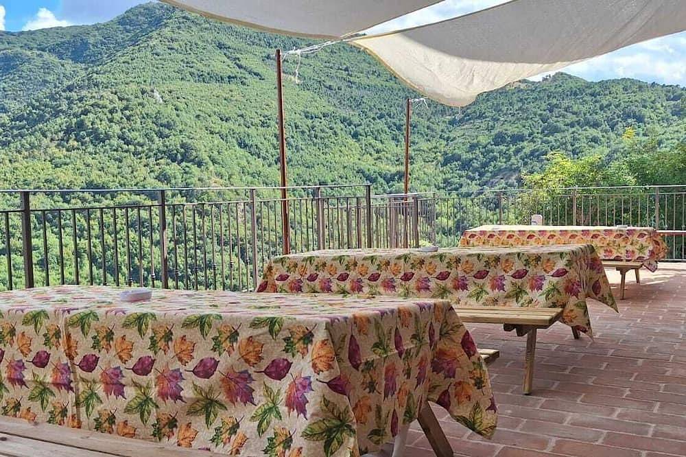 Entire apartment, House in the medieval village Castelletta 700 mt height in the park Gola della Rossa in Fabriano, Ancona Province