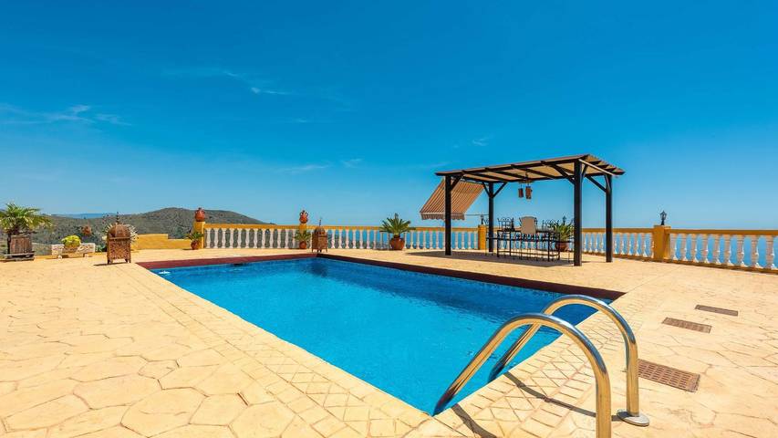 Casa rural para 6 personas, con balcón/terraza y piscina, Se admiten mascotas en Ítrabo