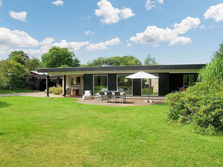 Ferieudlejning for 8 personer, med terrasse, børnevenlig i Odsherred