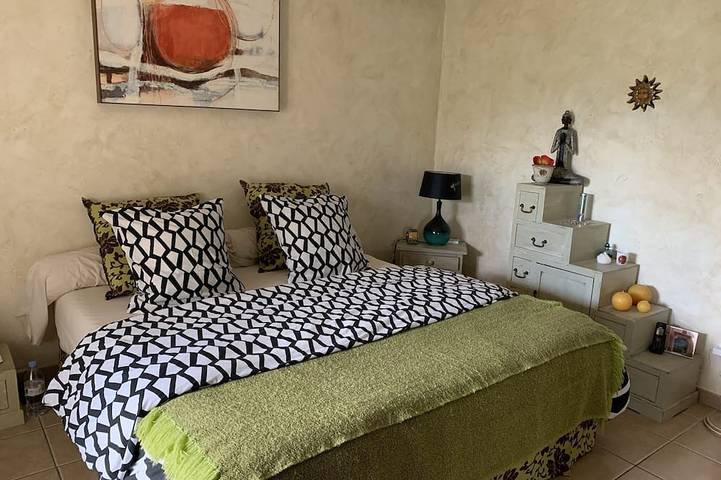 Location de vacances pour 6 personnes, avec terrasse et jardin à Velleron - 3