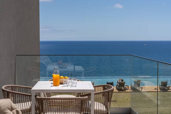 Apartment for 4 people, with pool and balcony in Funchal