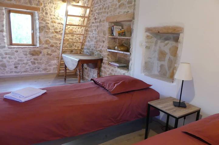 Gîte pour 6 personnes, avec terrasse et jardin à Goudargues - 4