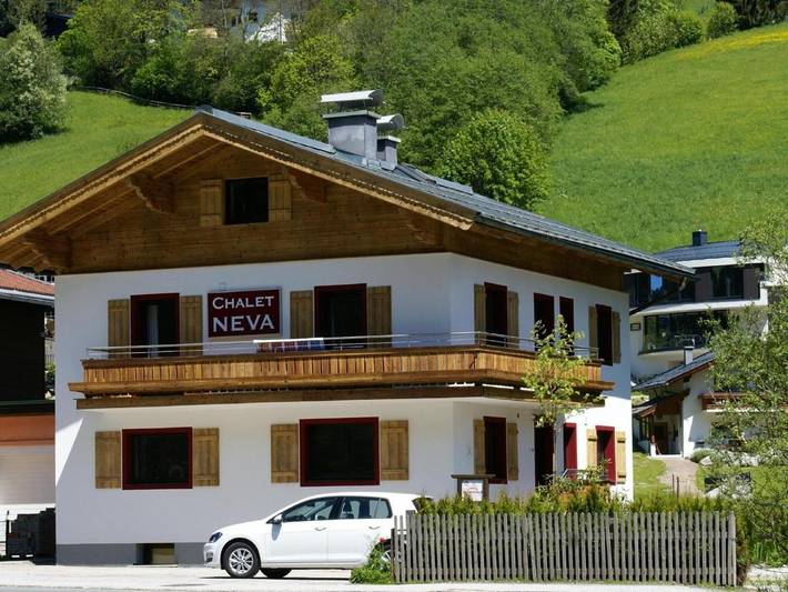 Chalet voor 20 personen, with tuin and balkon as well as sauna in Saalbach
