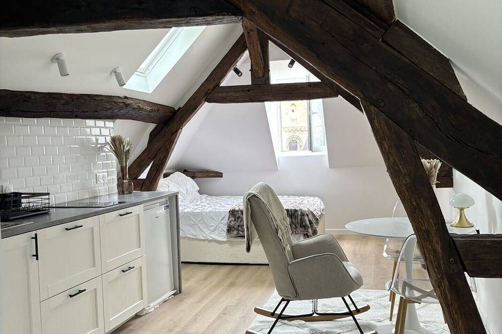 Apartamento entero, Come and discover our charming apartment on the heights of old Pontoise.  in Pontoise, Valle del Oise