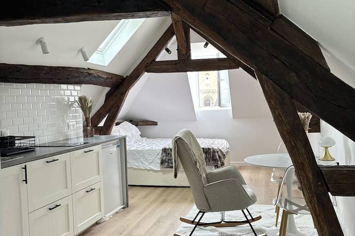 Apartamento entero, Come and discover our charming apartment on the heights of old Pontoise. in Pontoise, Valle del Oise