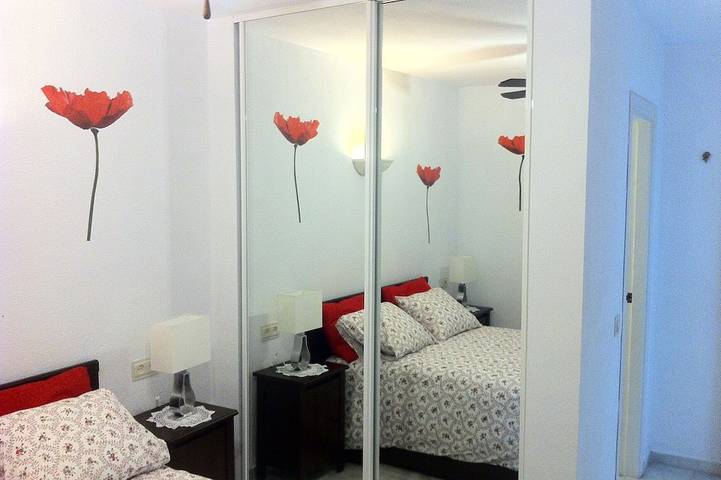 Ganze Wohnung, Luxus Süd Facing Apt Free Wi-Fi Uk Tv beeindruckende Meer / Pool-Ansichten + Aufzug / Lift in La Cala de Mijas, Mijas