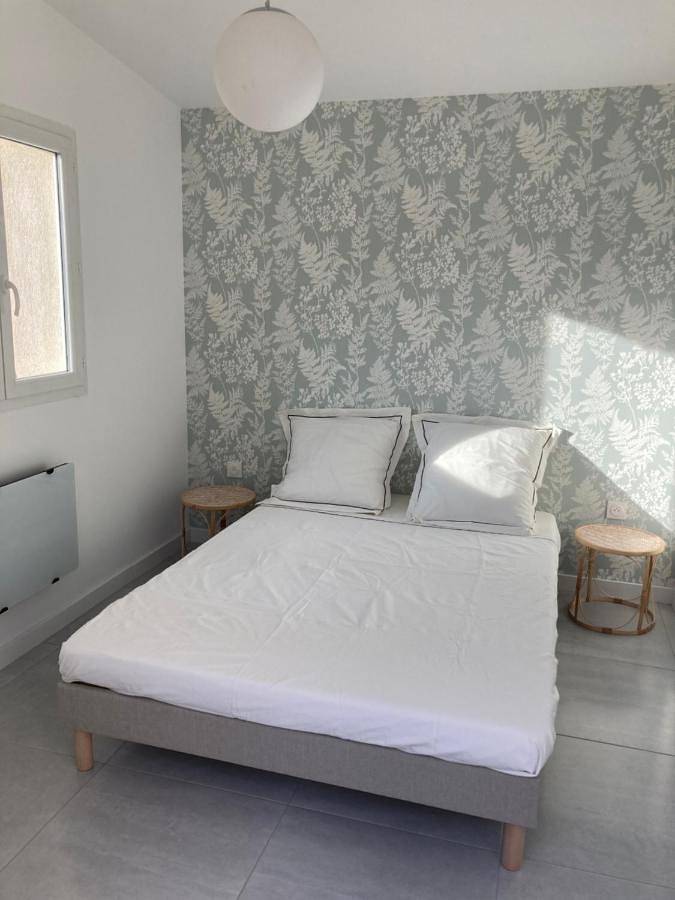 Ferienhaus für 2 Personen, mit Terrasse und Garten sowie Pool