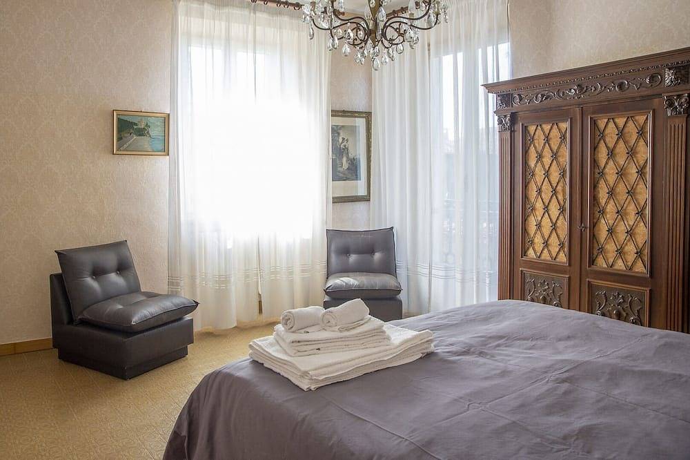 Entire apartment, Bed & Roses \"Meni\" in La Morra, Langhe