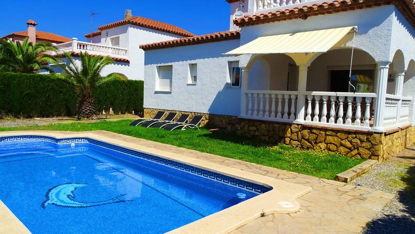 Casa rural para 8 personas, con balcón y jardín en Montroig