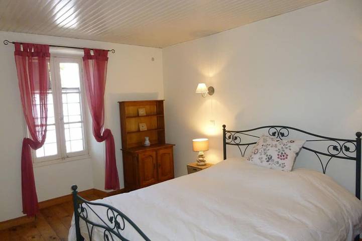 Gîte pour 6 personnes, avec terrasse à Mortagne-sur-Gironde - 2
