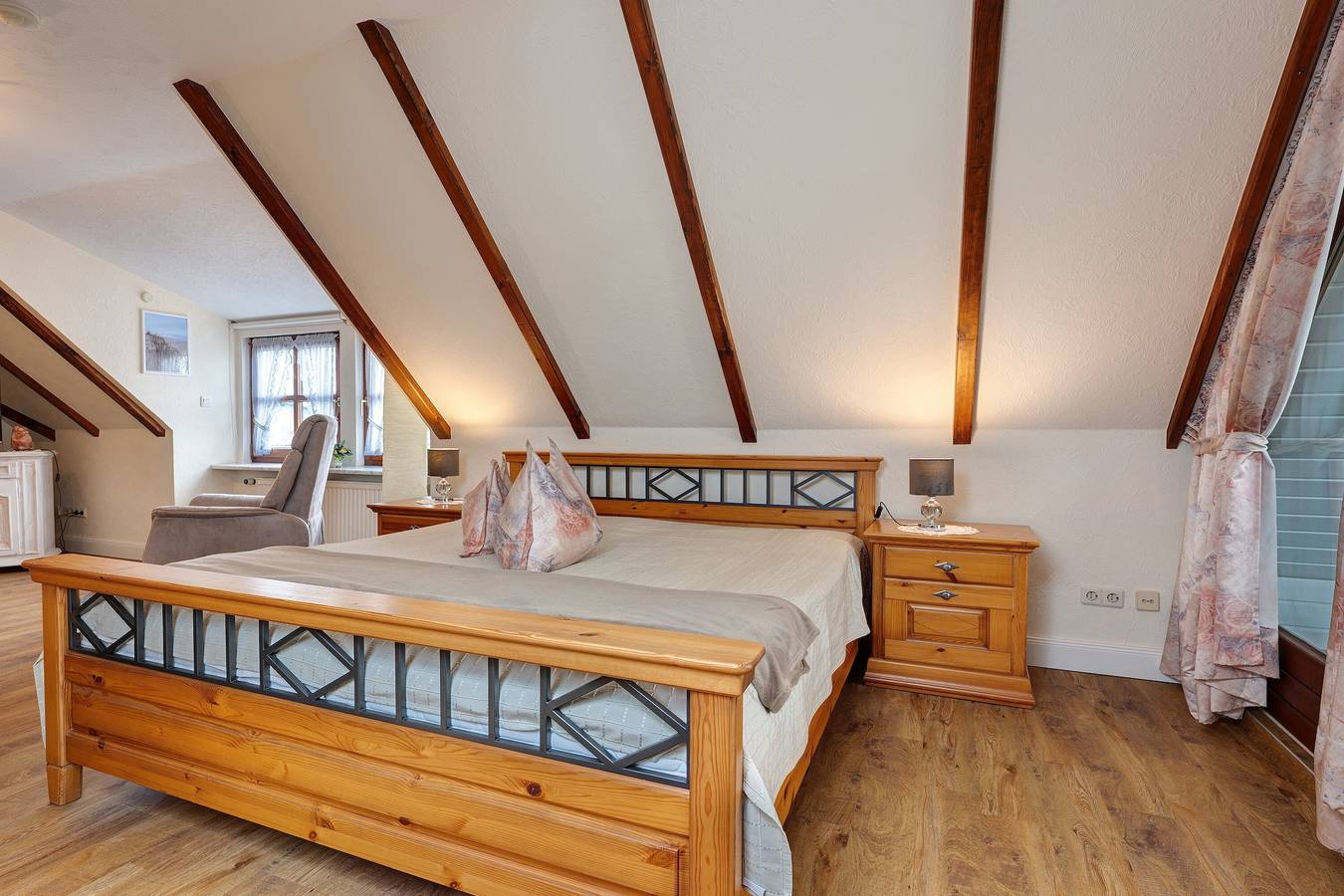 Ganze Wohnung, Ferienwohnung 1" mit Gemeinschaftsgarten, Balkon und Wlan in Wesselburen, Dithmarschen