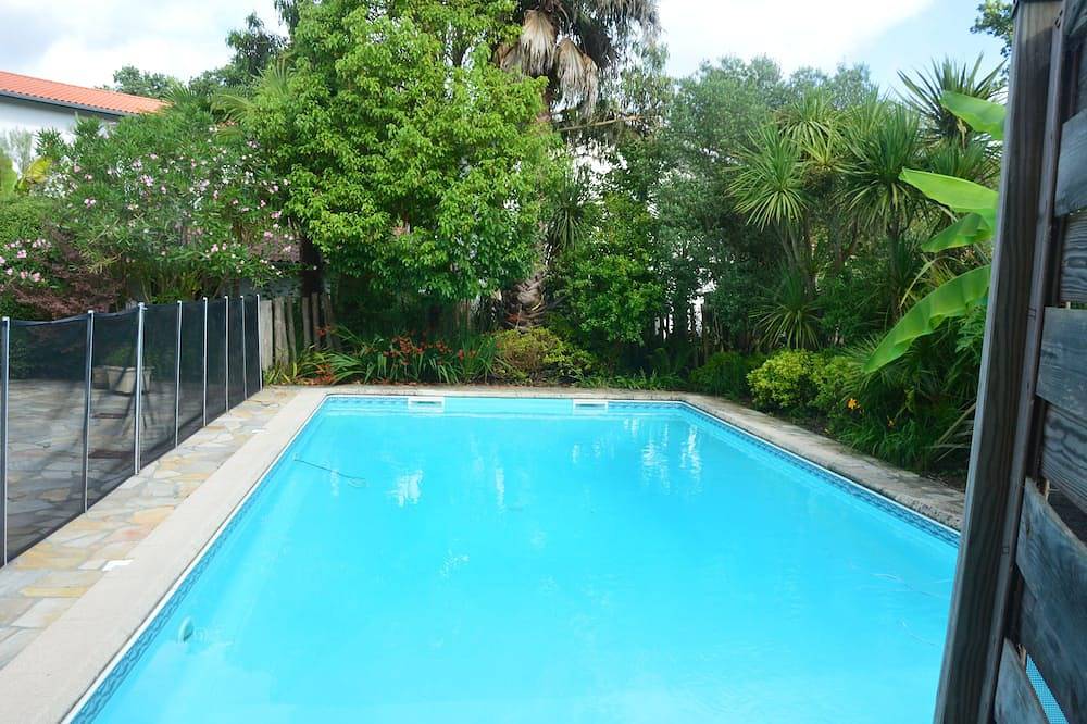 Ahetze, between Biarritz and St Jean de Luz House + swimming pool and parking lot *** in Ahetze, Bayonne und Umgebung