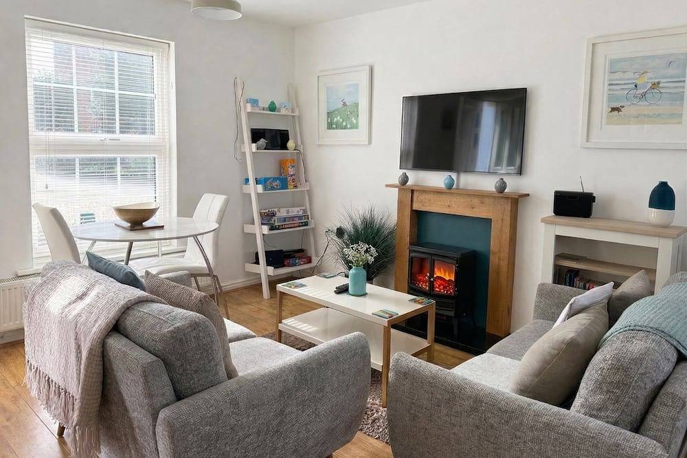 Mallow Cottage -  a cottage that sleeps 4 guests  in 2 bedrooms in Camber, East Sussex