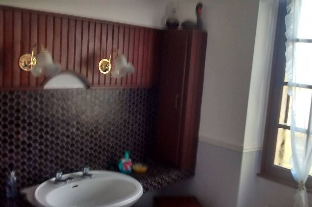Bel appartement privé avec piscine intérieure chauffée dans une grande maison de campagne in Saint-Privat-en-Périgord, Périgord Vert