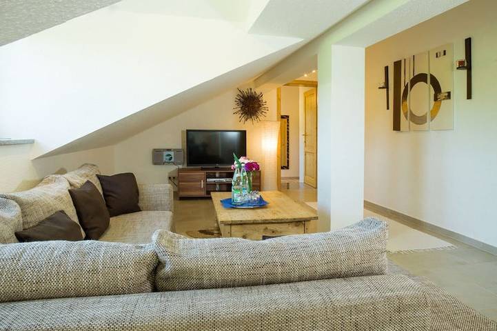 Ferienwohnung für 5 Personen, mit Balkon und Garten sowie Pool in Sonnen