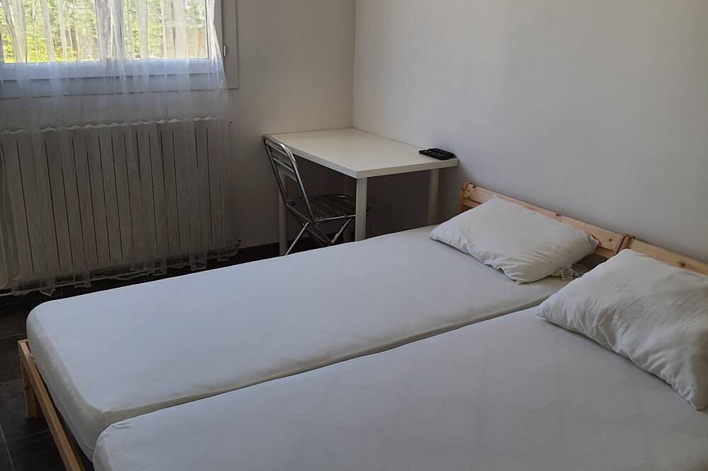 Entire apartment, Apartment for rent in secure residence with parking lot in Avignon, Vaucluse