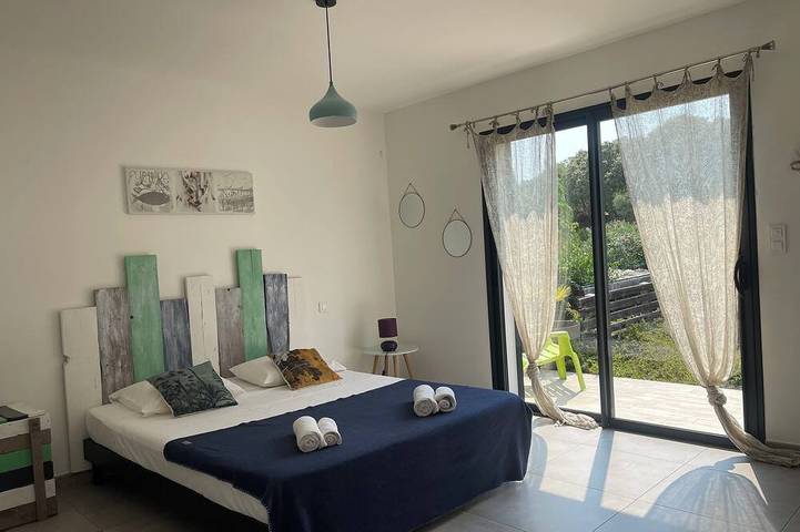 Location de vacances pour 8 personnes, avec jardin et balcon dans Sainte-Lucie de Porto-Vecchio - 2