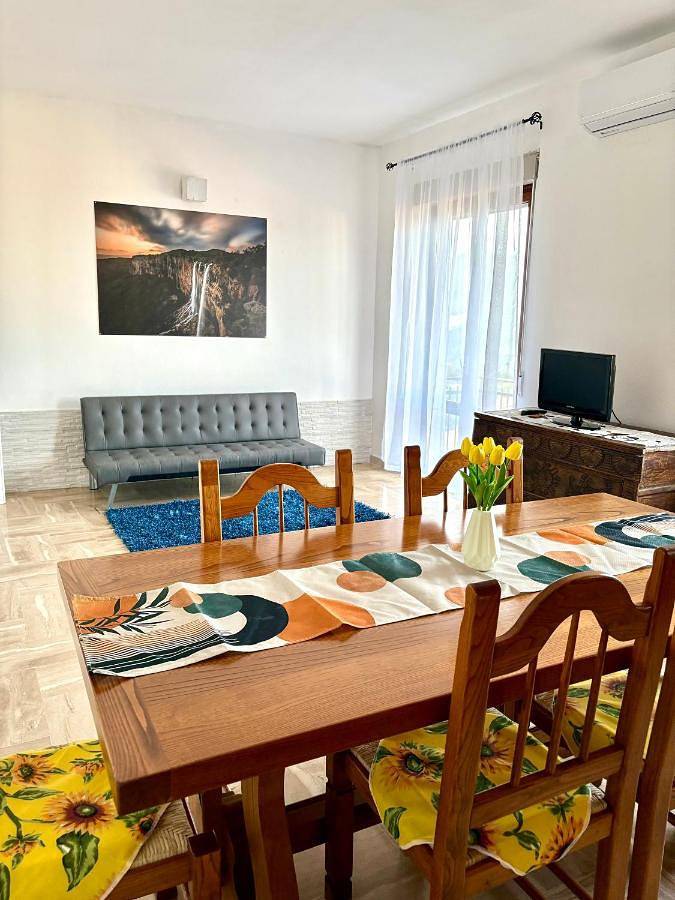 Gîte pour 5 personnes, avec balcon et vue à Ulassai