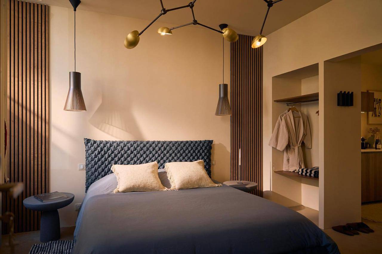 Appartement entier, Suite de luxe avec jacuzzi privé, climatisation et emplacement idéal au cœur de Cognac in Cognac, Charente