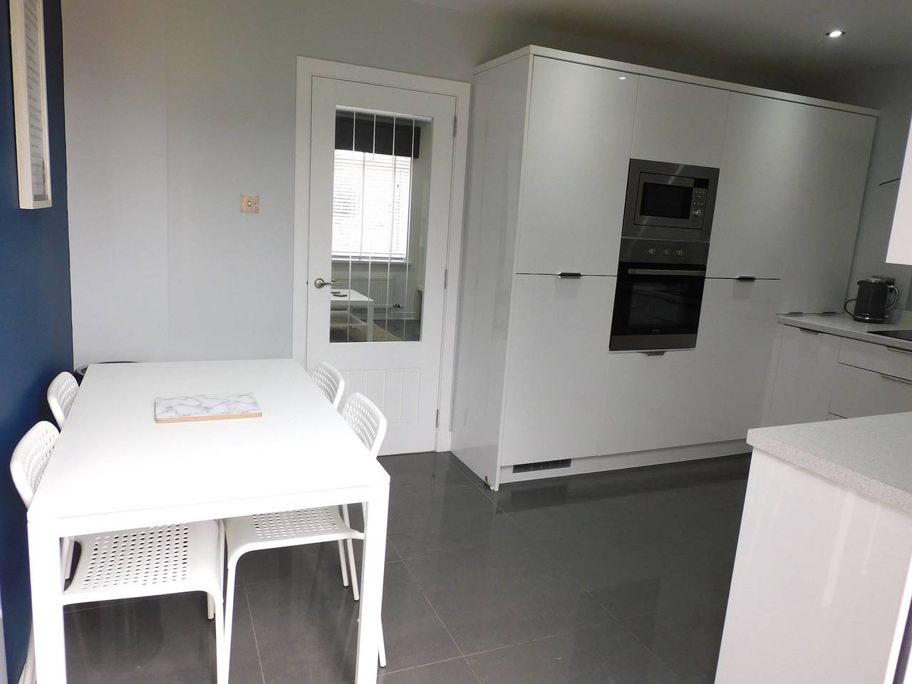 Beautiful 3 bedroom home with large garden.  35 mins to Glasgow & Edinburgh. in North Lanarkshire