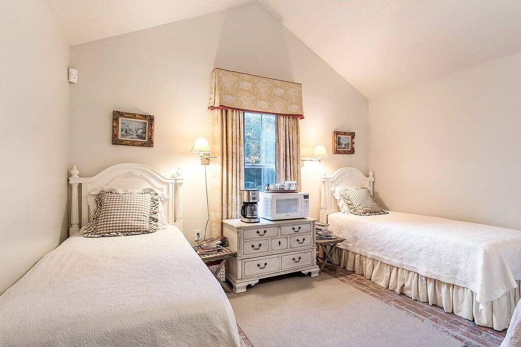 Der geheime Garten befindet sich in Covington, Louisiana. Wirklich einzigartig! in St. Tammany Parish