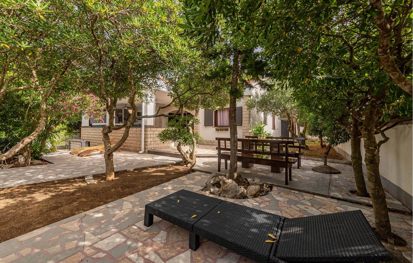 Apartment am Meer mit Terrasse, Küche und WLAN – nur 400 m vom Strand entfernt! in Povljana, Pag