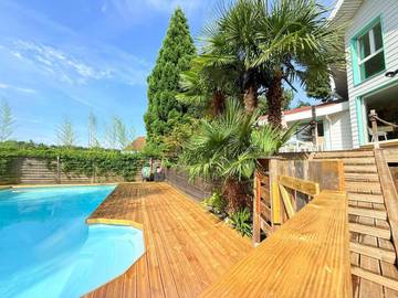Cottage pour 16 personnes, avec jardin ainsi que vue et piscine, animaux acceptés à Cranves-Sales