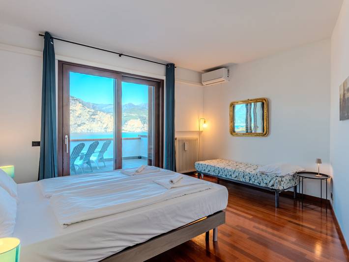 Manuela in Brenzone, Prealpi Gardesane