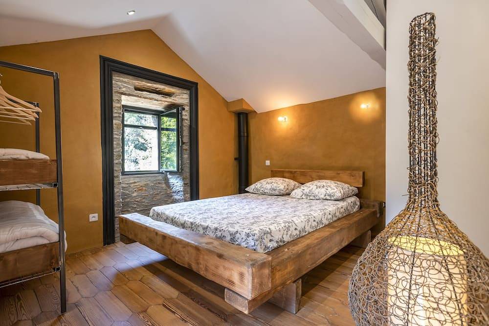 Gîte isolé en Cévennes, piscine naturelle-spéciale réduction mois de juillet in Saint-Germain-de-Calberte, Parc national des Cévennes