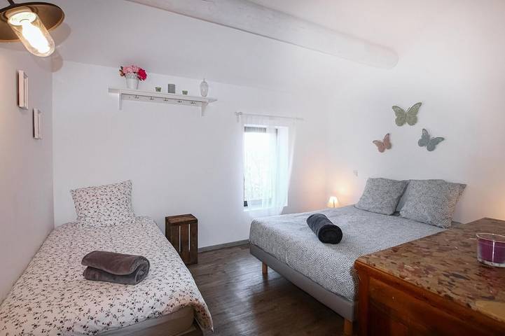 Location de vacances pour 12 personnes, avec jardin à La Garde-Adhémar - 3