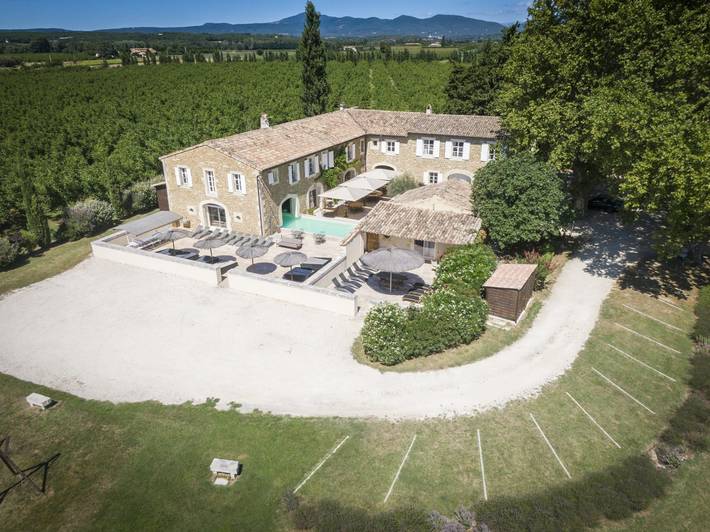 Gîte pour 58 personnes, avec sauna et jardin ainsi que terrasse et jacuzzi