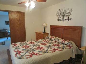 Log Cabin for 6 Guests in Hill City, Mount Rushmore, Picture 3