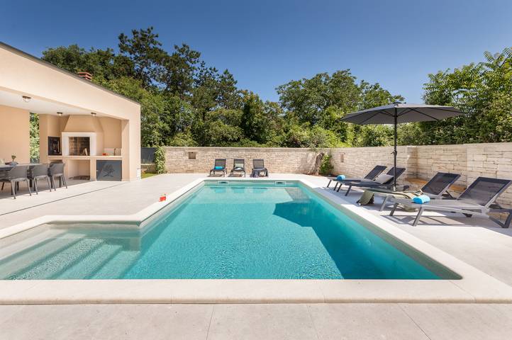 Ferienhaus für 10 Personen, mit Garten und Balkon sowie Pool