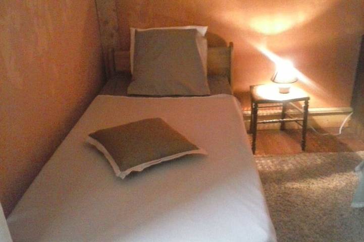 Gîte pour 3 personnes, avec jardin et terrasse à Camlez - 3