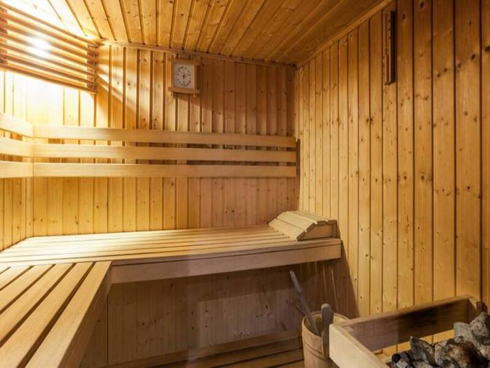 Gîte pour 7 personnes, avec piscine ainsi que sauna et balcon, adapté aux familles dans Station De Valmeinier - 4