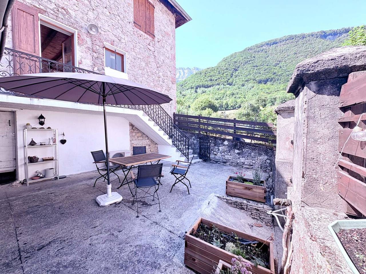 Maison de Vacances 'Casa Mialy - Clim Wifi Terrasse' avec Vue sur la Montagne, Wi-Fi et Climatisation in Saint-Vincent-de-Mercuze, Isère