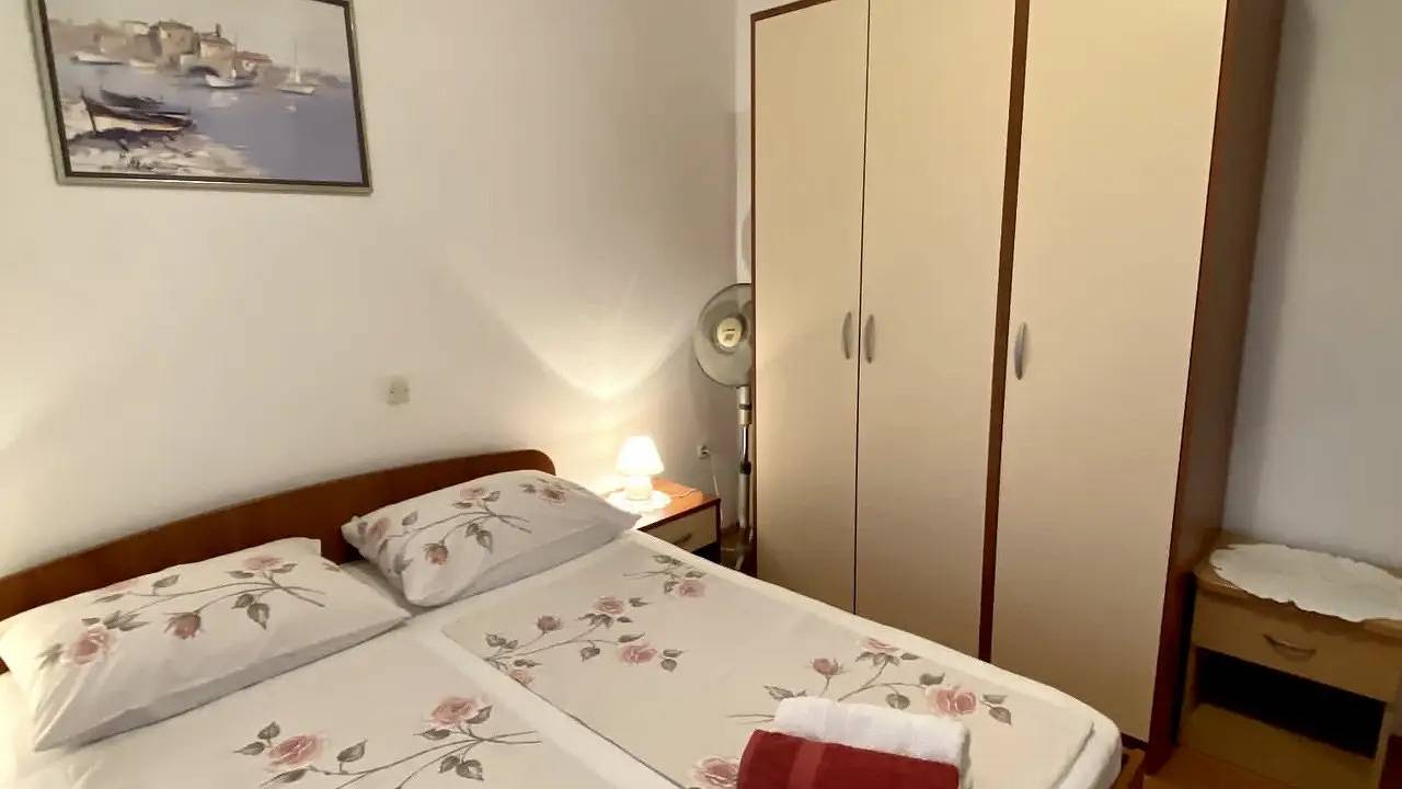 Ganze Ferienwohnung, Ferienwohnung für 6 Personen (67 m²) in Lopar in Lopar, Rab
