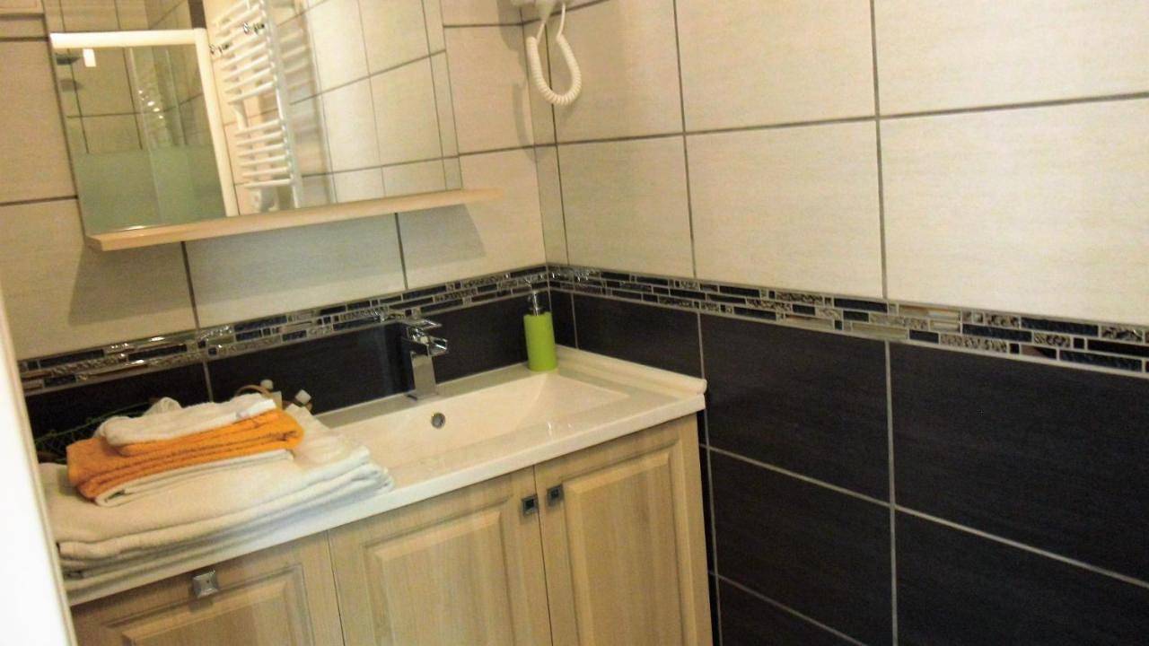 Deluxe Double Room with Shower in Mardeuil, Marne