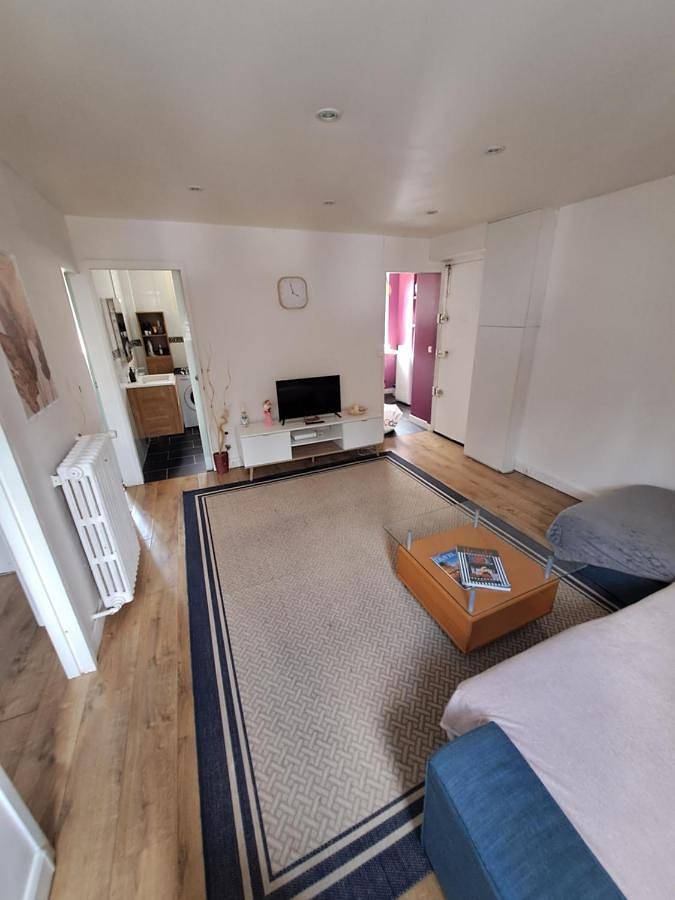 Appartement entier, Appartement entier, rez-de-chaussée, 2 chambre,50m2 parking privé parking privé in Les Pavillons-sous-Bois, Seine-Saint-Denis