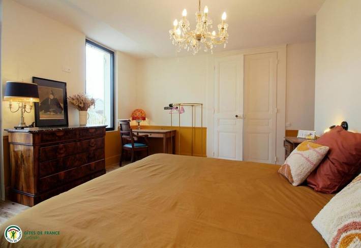 Location de vacances pour 10 personnes, avec piscine et jardin dans Les Églisottes-et-Chalaures - 3