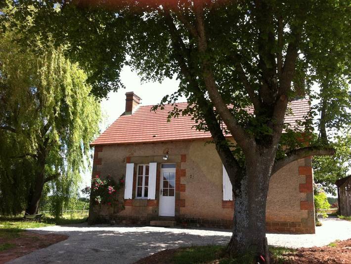 Gîte pour 4 personnes, avec jardin, animaux acceptés à Agonges