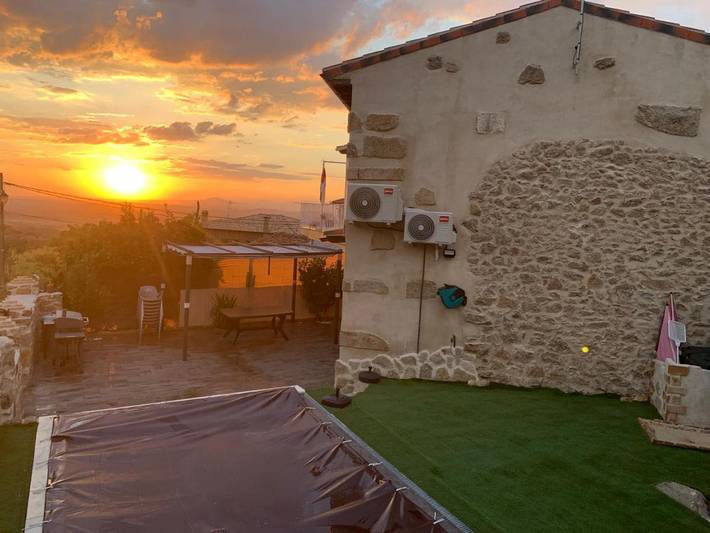 Casa rural para 8 personas, con jardín además de vistas y piscina en Casas del Monte - 2