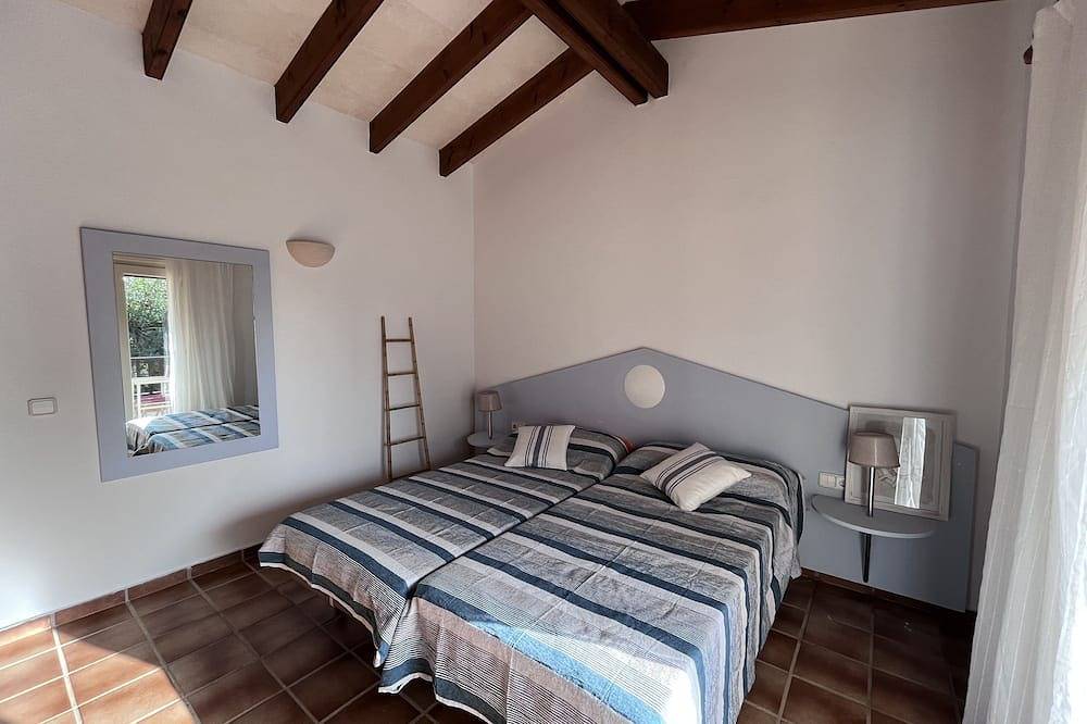 Magnifico duplex con jardin y piscina a metros de la playa Son Xoriguer in Son Xoriguer, Ciudadela