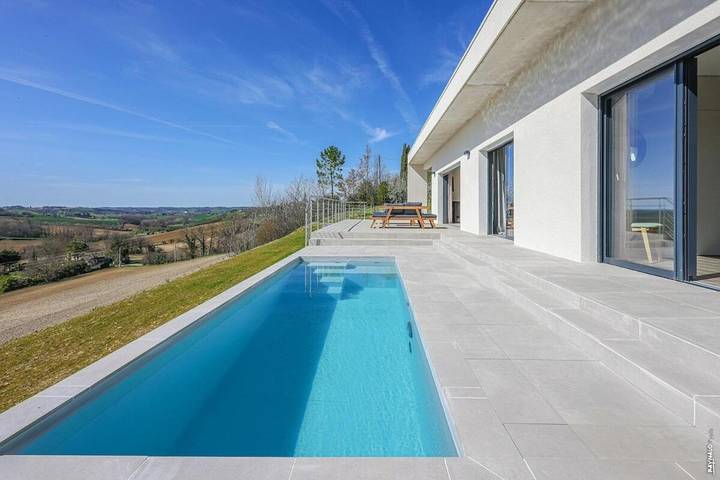 Location de vacances pour 6 personnes, avec piscine et terrasse à Salvagnac