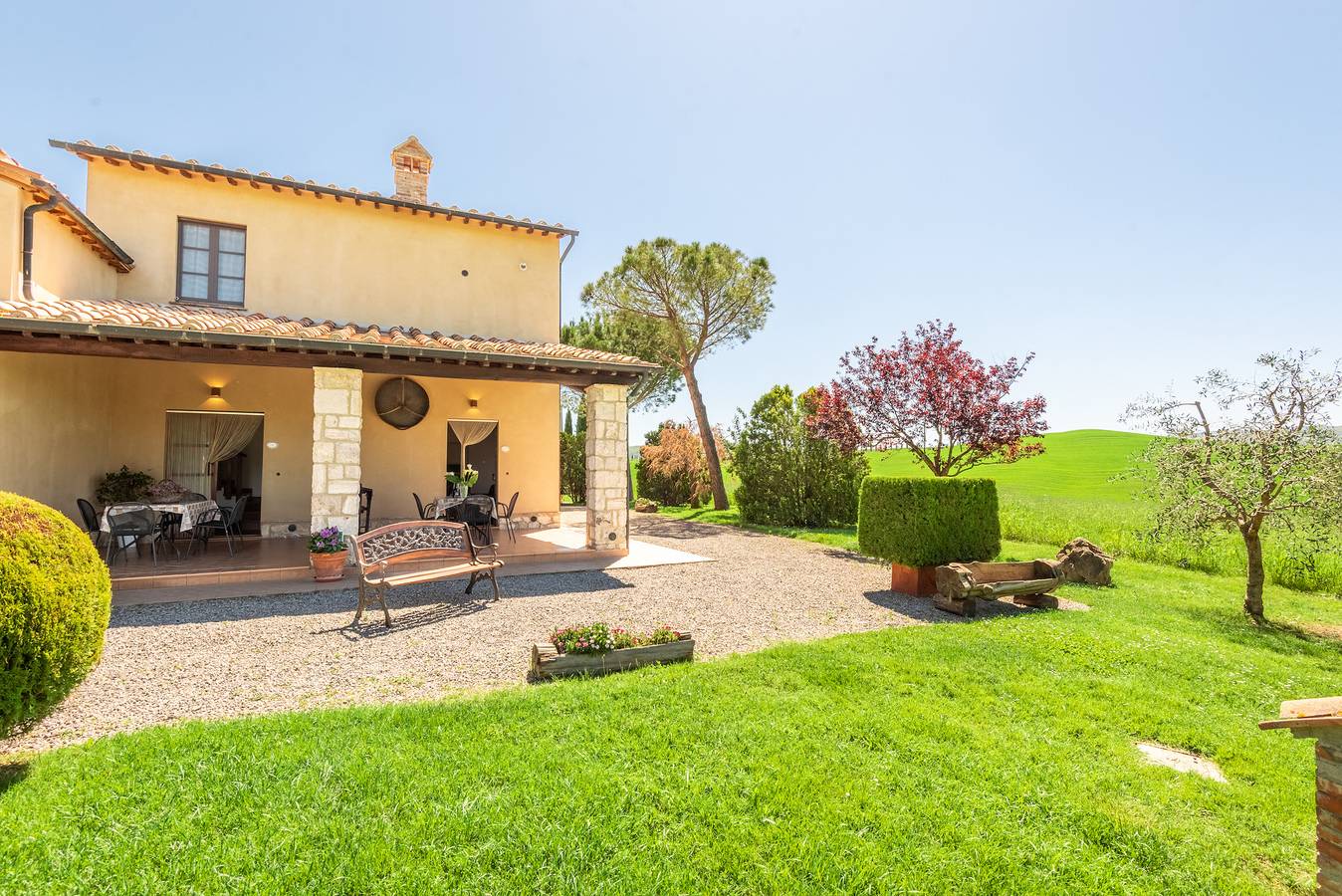 Entire apartment, Apartment 'Il Crivello' with Shared Pool, Wi-Fi and Air Conditioning in Gallina, Castiglione d'Orcia region