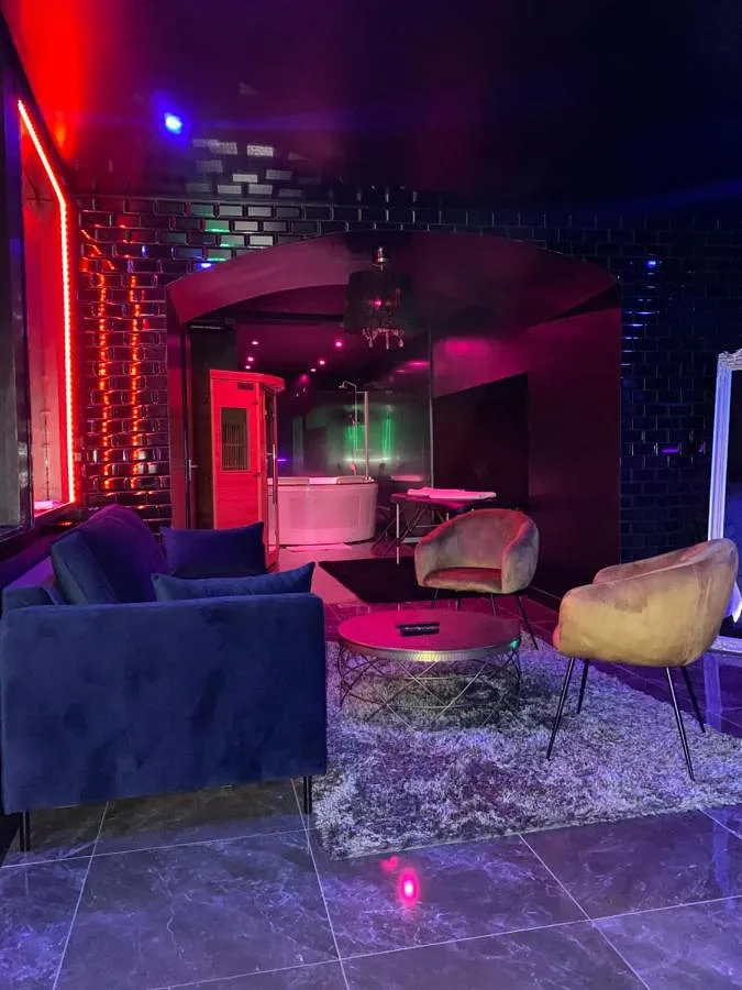 Apartamento de vacaciones para 4 personas, con jardín además de jacuzzi y sauna - 1