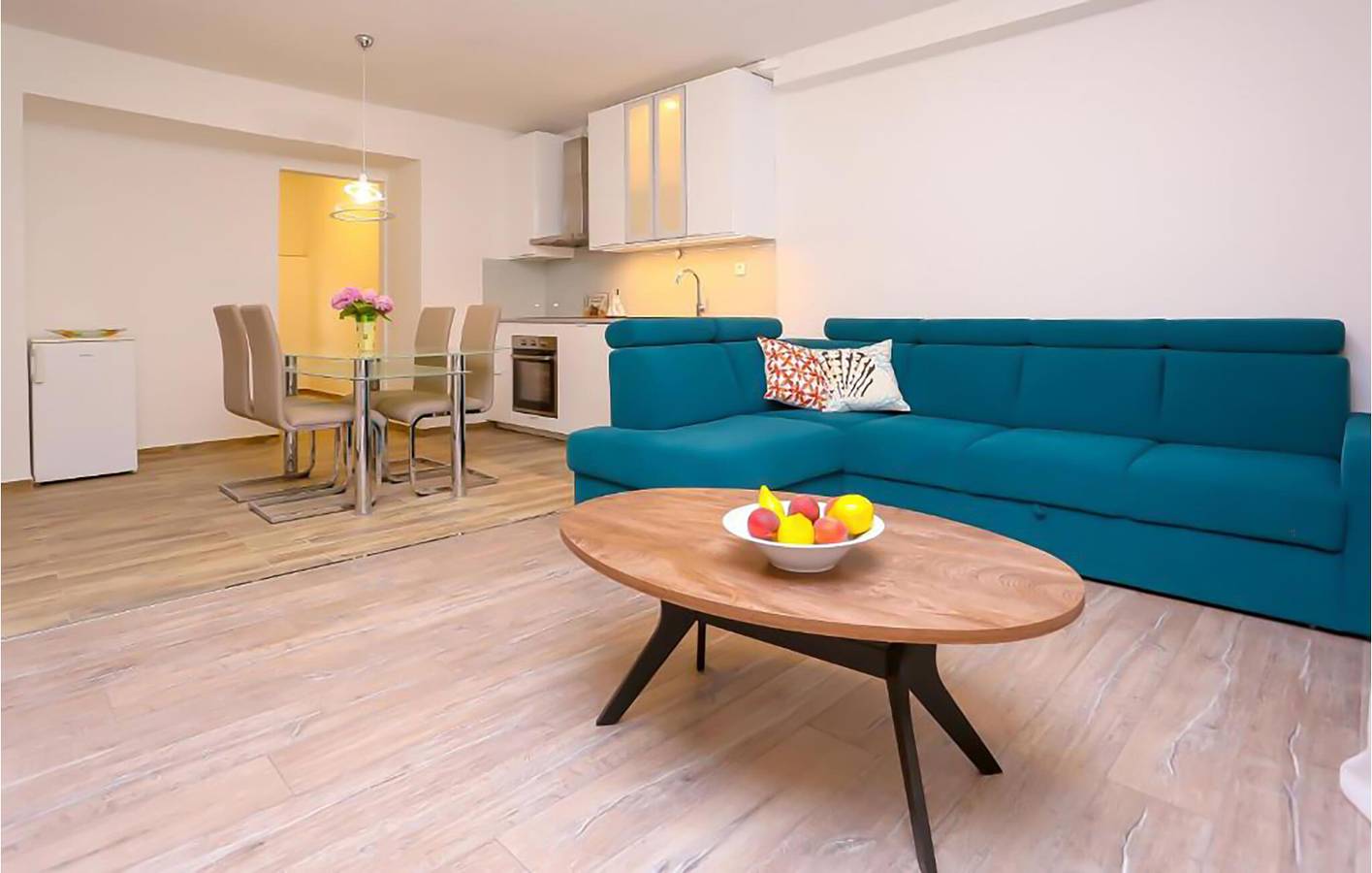 Ganze Ferienwohnung, Charmantes Apartment in der Nähe des Strandes Strobec mit WLAN und Terrasse in Stobrec, Split-Dalmatien